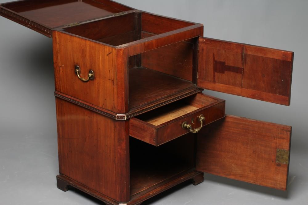 A GEORGIAN MAHOGANY BEDSIDE CABINET Image