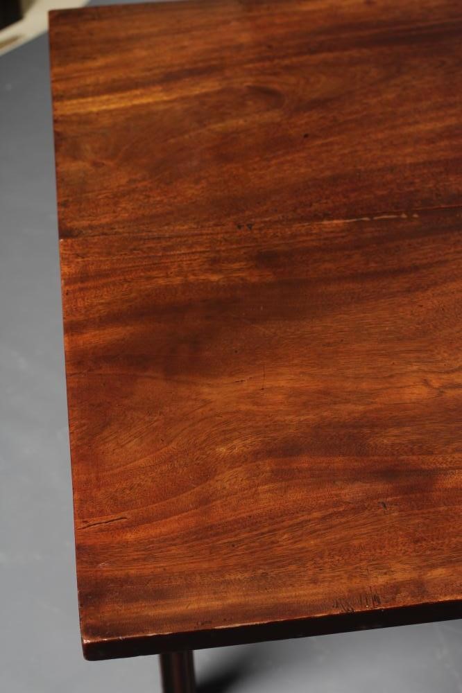 A GEORGIAN MAHOGANY DROP LEAF DINING TABLE Image