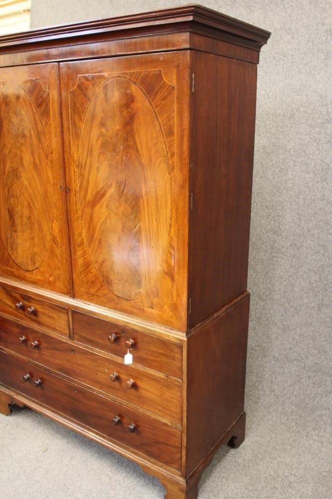 A GEORGIAN MAHOGANY LINEN PRESS Image