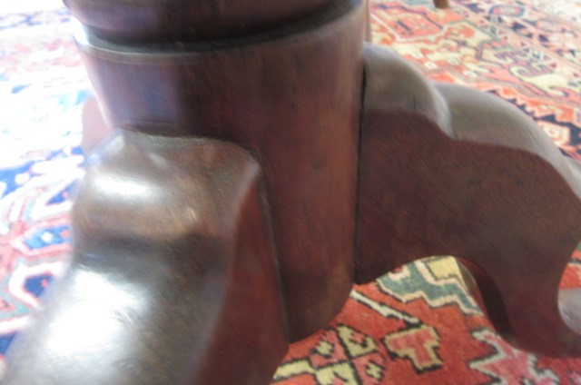 A GEORGIAN MAHOGANY TRIPOD TABLE Image
