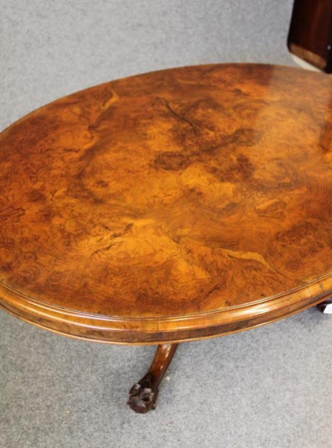A VICTORIAN WALNUT LOO TABLE Image
