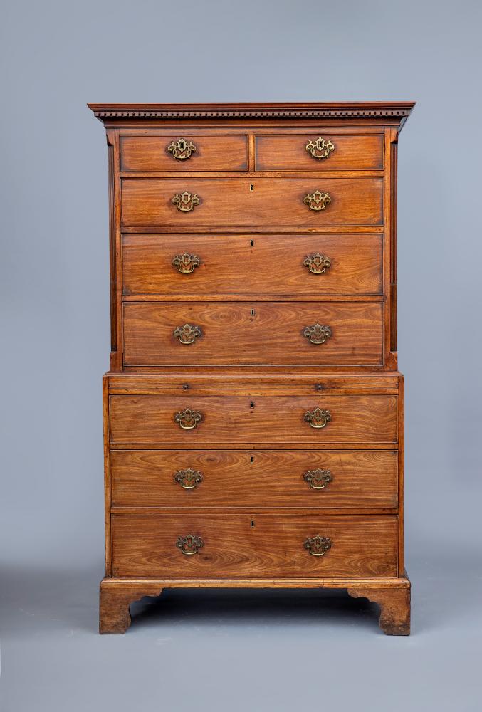 A GEORGIAN MAHOGANY CHEST ON CHEST Image