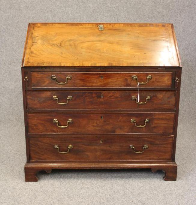 A GEORGIAN MAHOGANY BUREAU Image