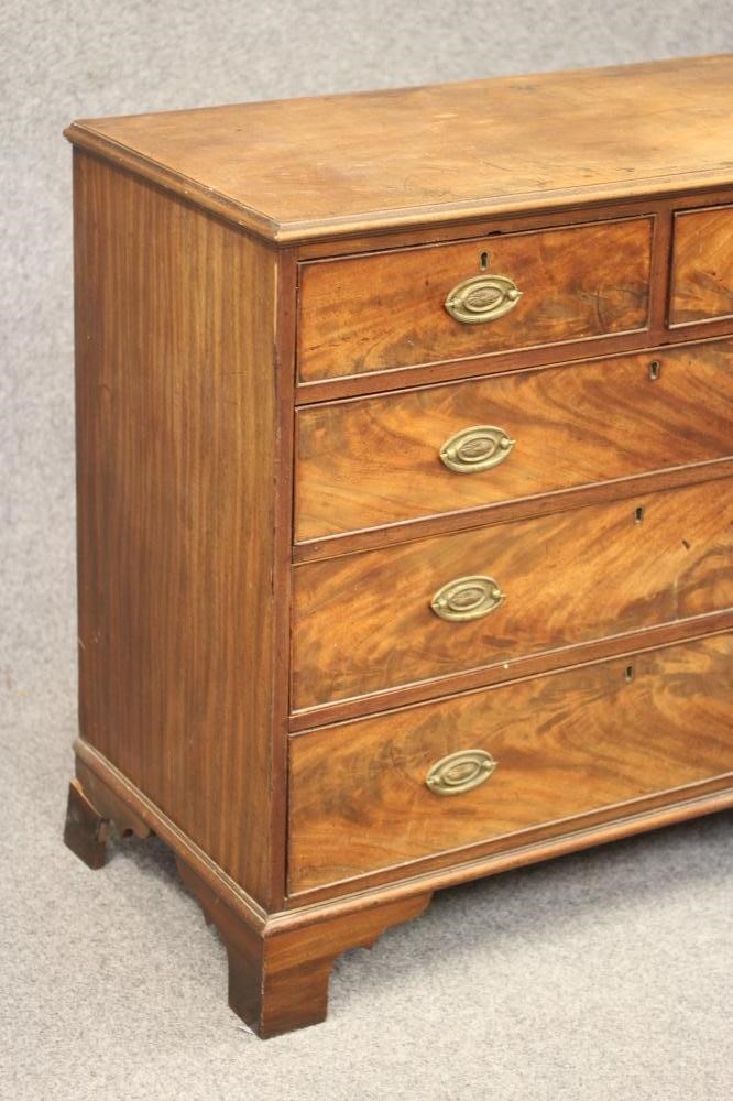 A GEORGIAN MAHOGANY CHEST Image