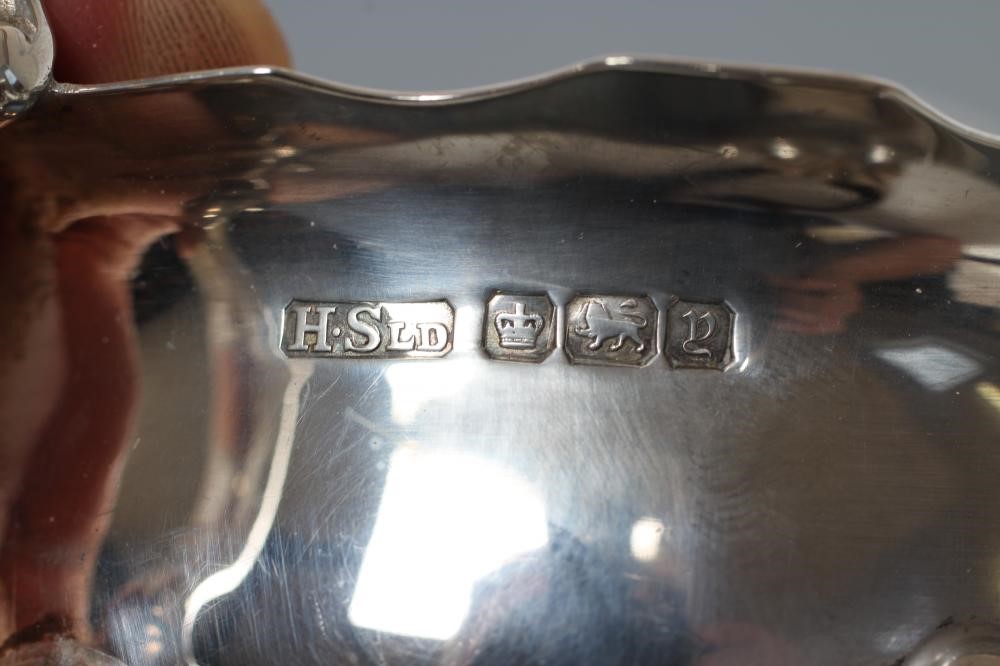 A LARGE SAUCEBOAT Image