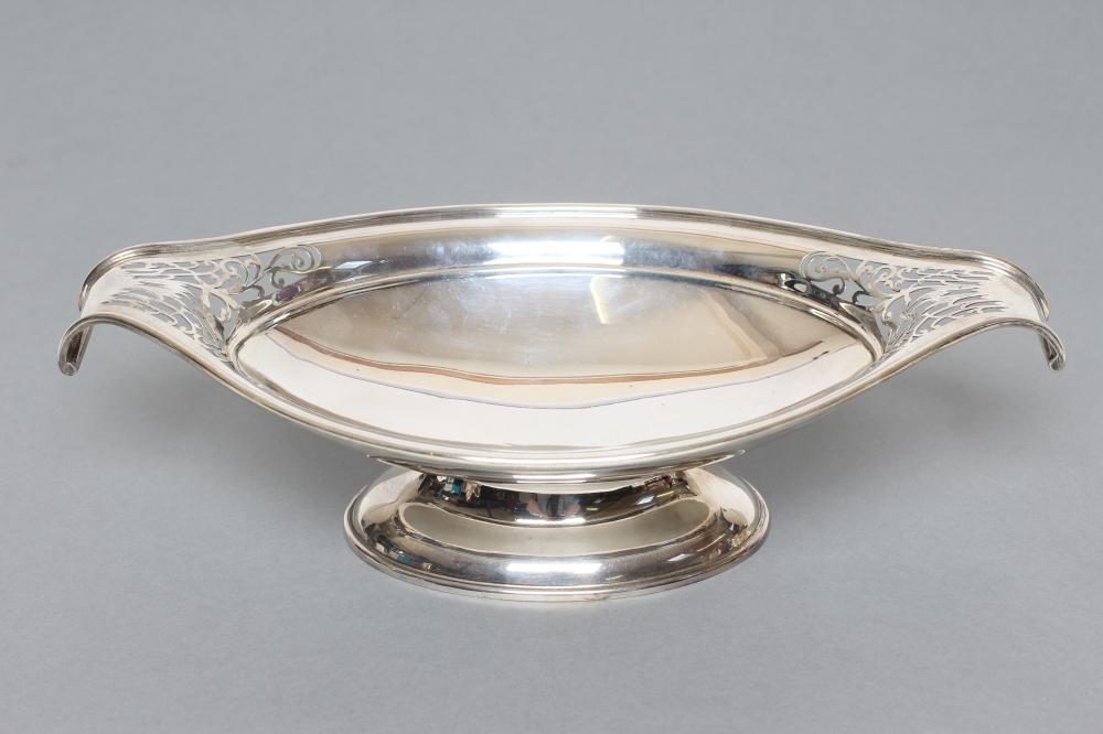 A LOW PEDESTAL OVAL DISH Image
