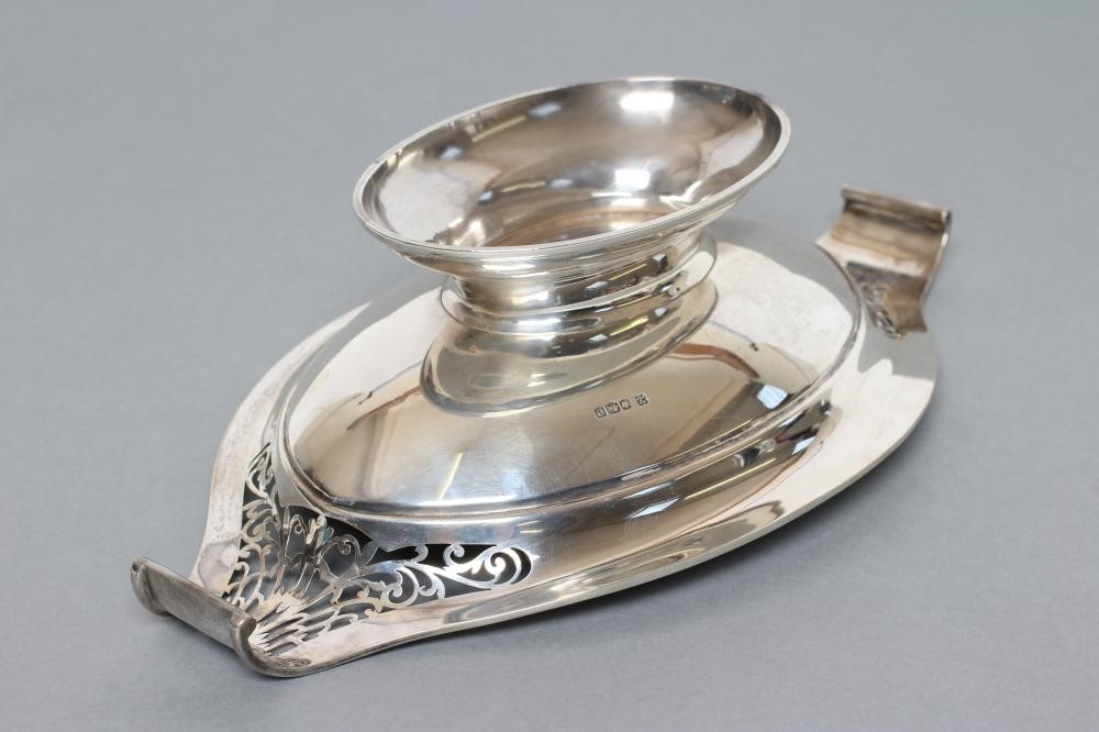 A LOW PEDESTAL OVAL DISH Image