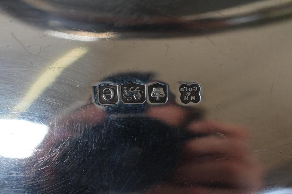 A LOW PEDESTAL OVAL DISH Image