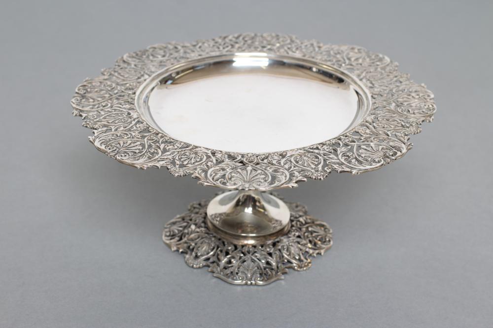 A SMALL CIRCULAR TAZZA Image