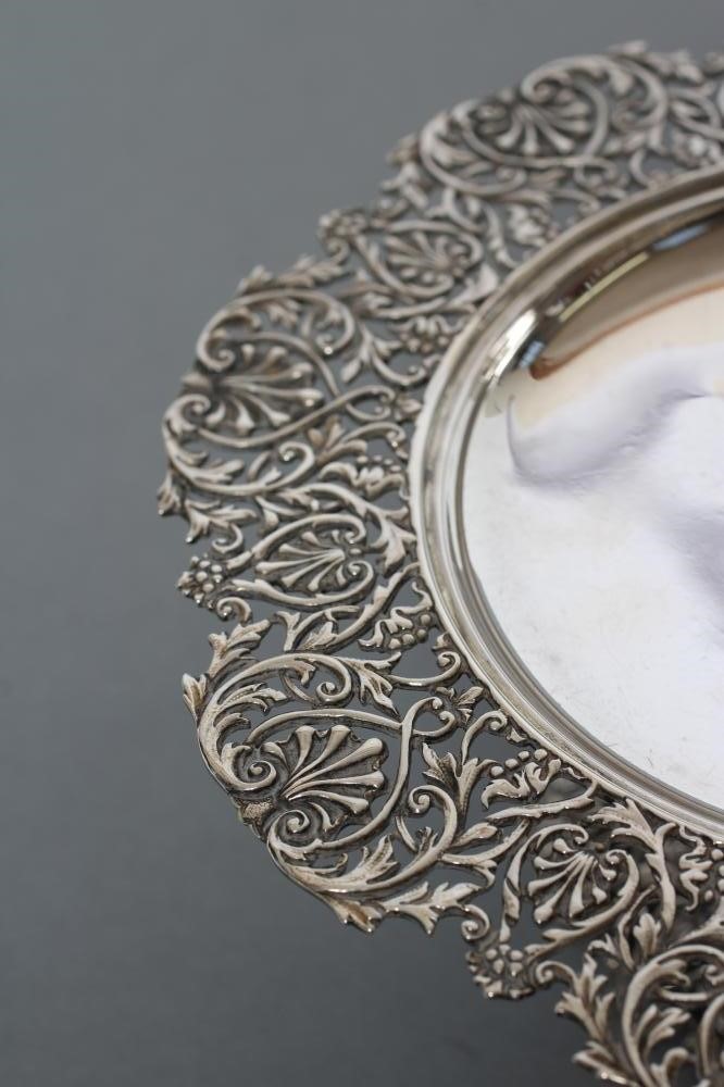 A SMALL CIRCULAR TAZZA Image