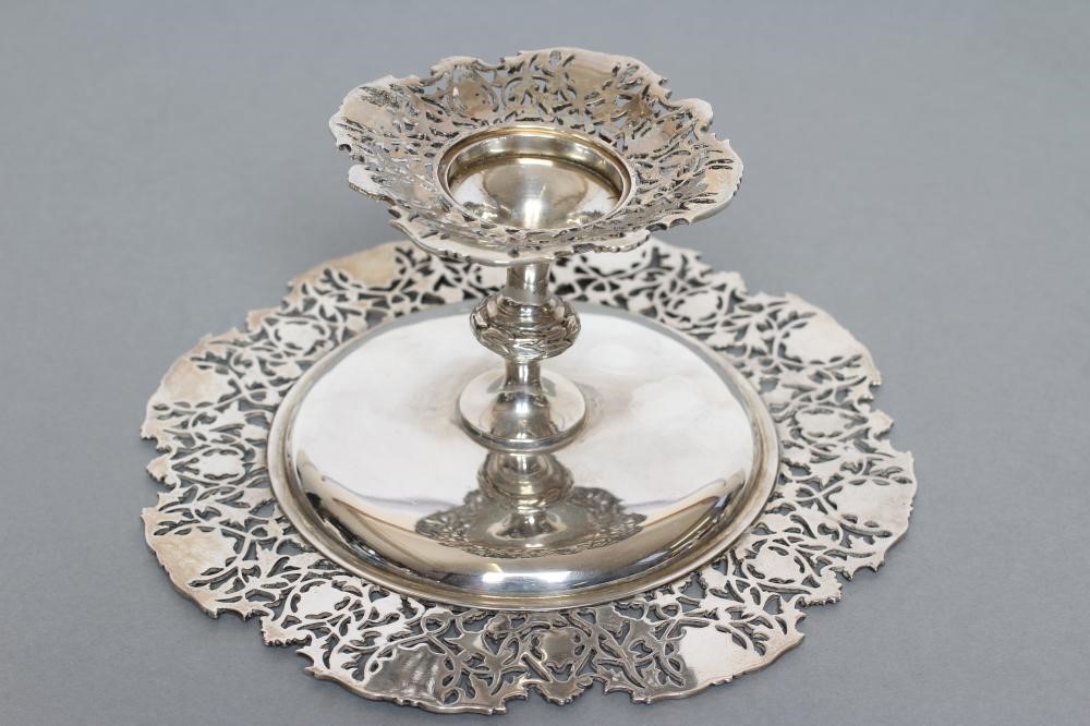 A SMALL CIRCULAR TAZZA Image