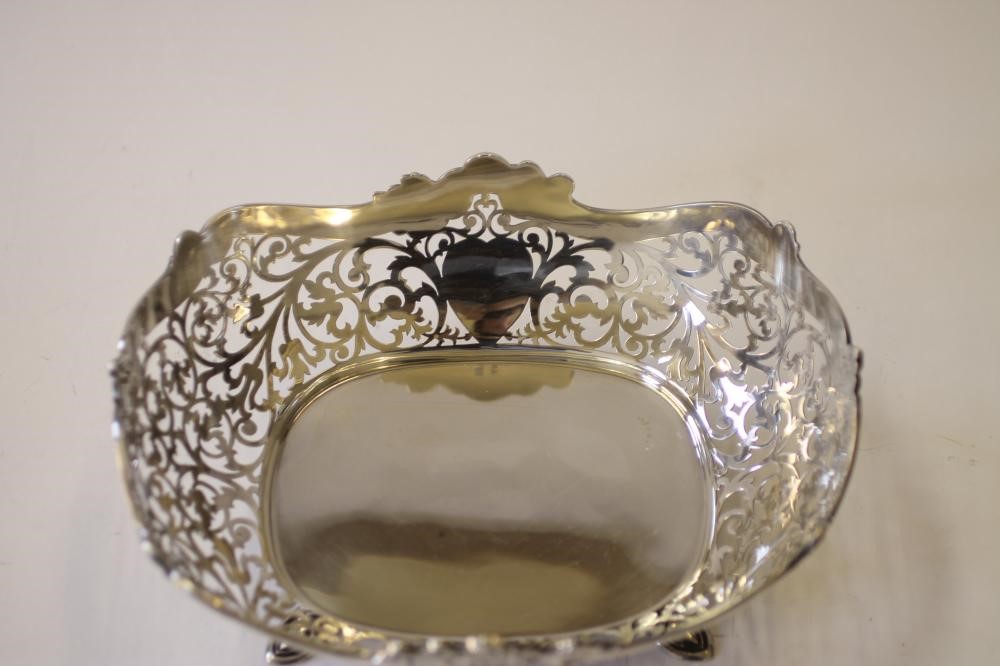 A SCOTTISH SILVER CENTRE DISH Image