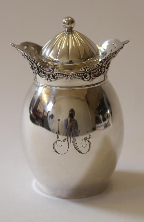 A SILVER TEA CANISTER AND COVER Image