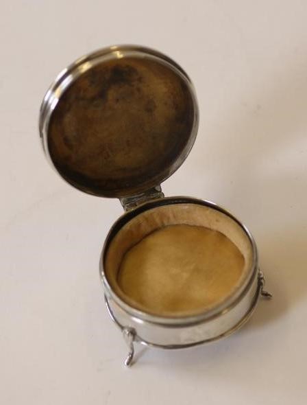 AN ART DECO SILVER DRESSING TABLE BOX Image