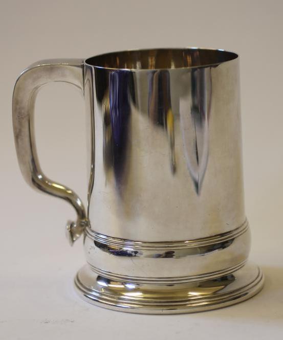 AN ART DECO SILVER MUG Image