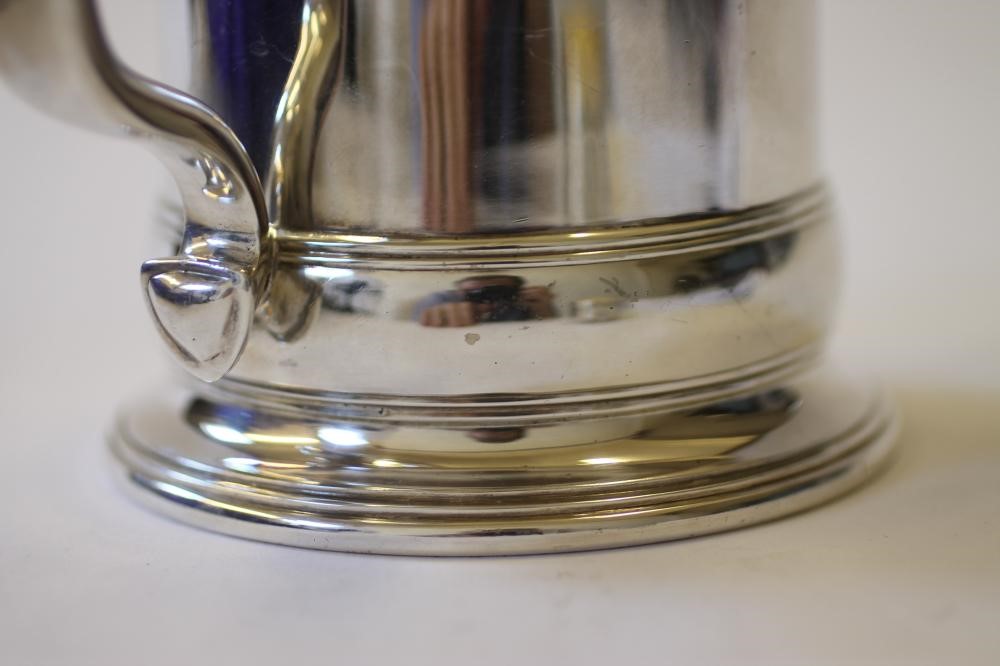 AN ART DECO SILVER MUG Image