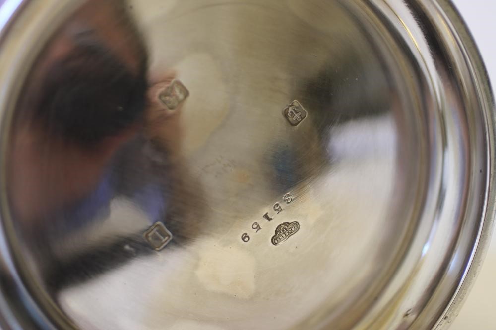 AN ART DECO SILVER MUG Image