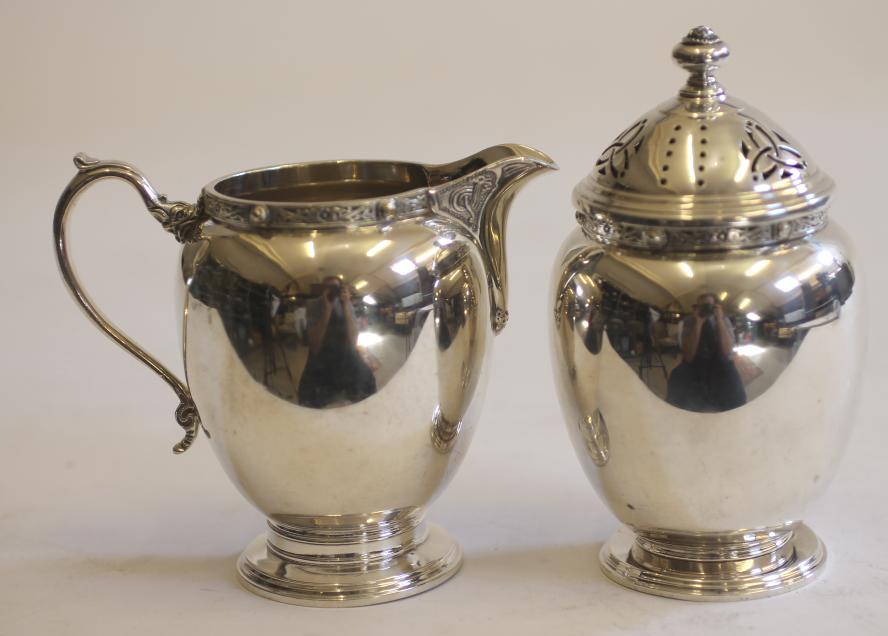 A SILVER TWO PIECE STRAWBERRY SET Image