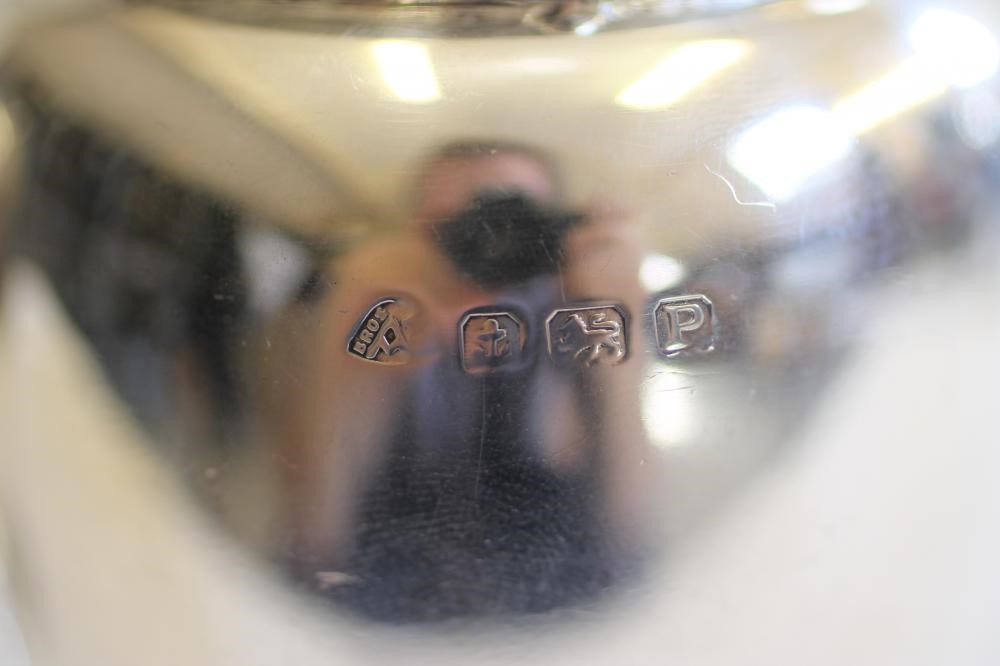 A SILVER TWO PIECE STRAWBERRY SET Image