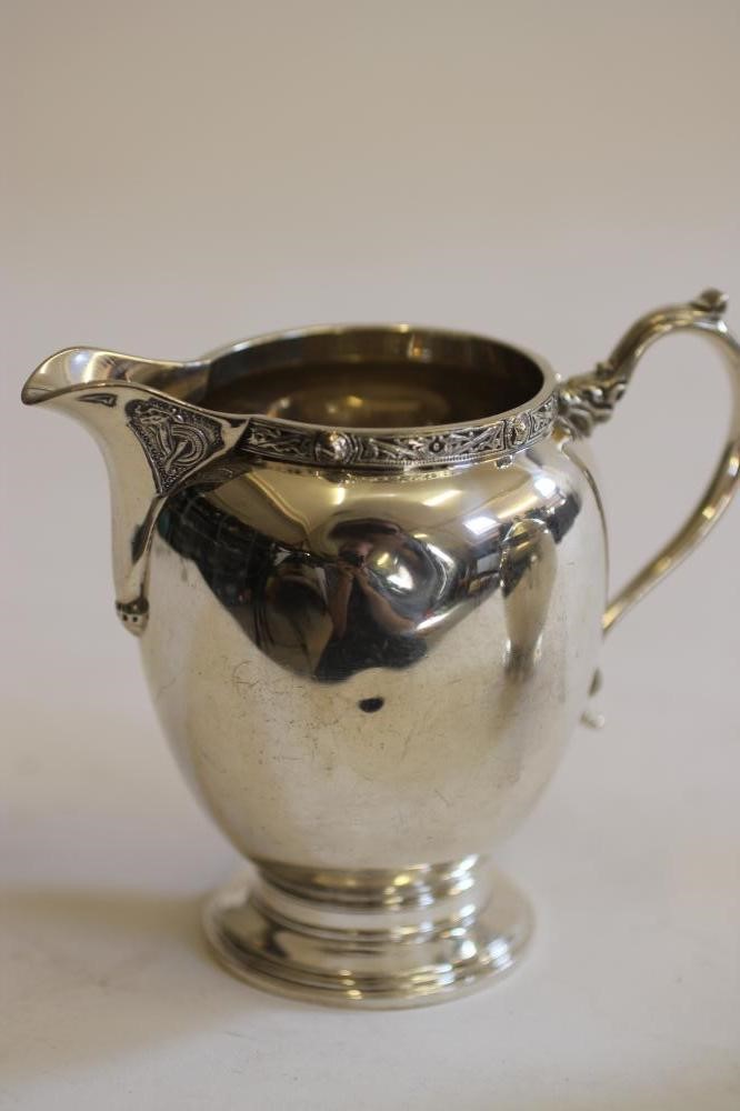 A SILVER TWO PIECE STRAWBERRY SET Image