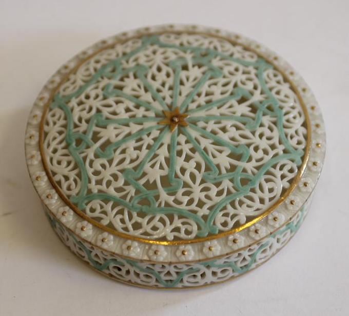 A GLAZED PARIAN BOX AND COVER Image