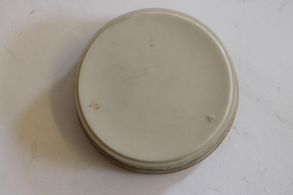 A GLAZED PARIAN BOX AND COVER Image