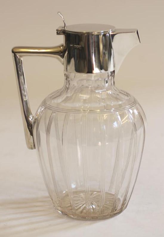 A SILVER SUGAR CASTOR Image