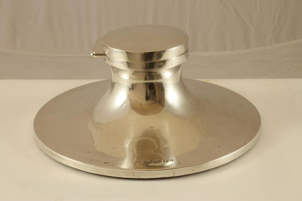 AN ART DECO SILVER LARGE CAPSTAN INKWELL Image