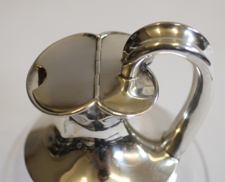 A LATE VICTORIAN WINE JUG Image