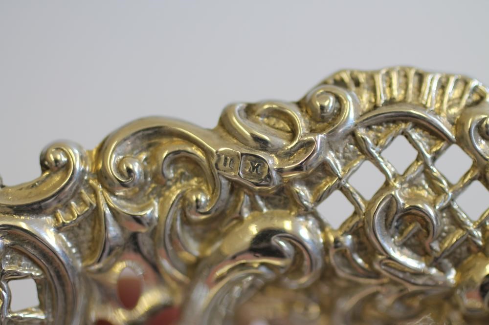 A PAIR OF EDWARDIAN SILVER BONBON DISHES Image