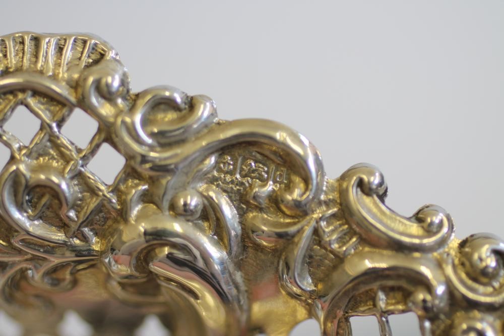 A PAIR OF EDWARDIAN SILVER BONBON DISHES Image