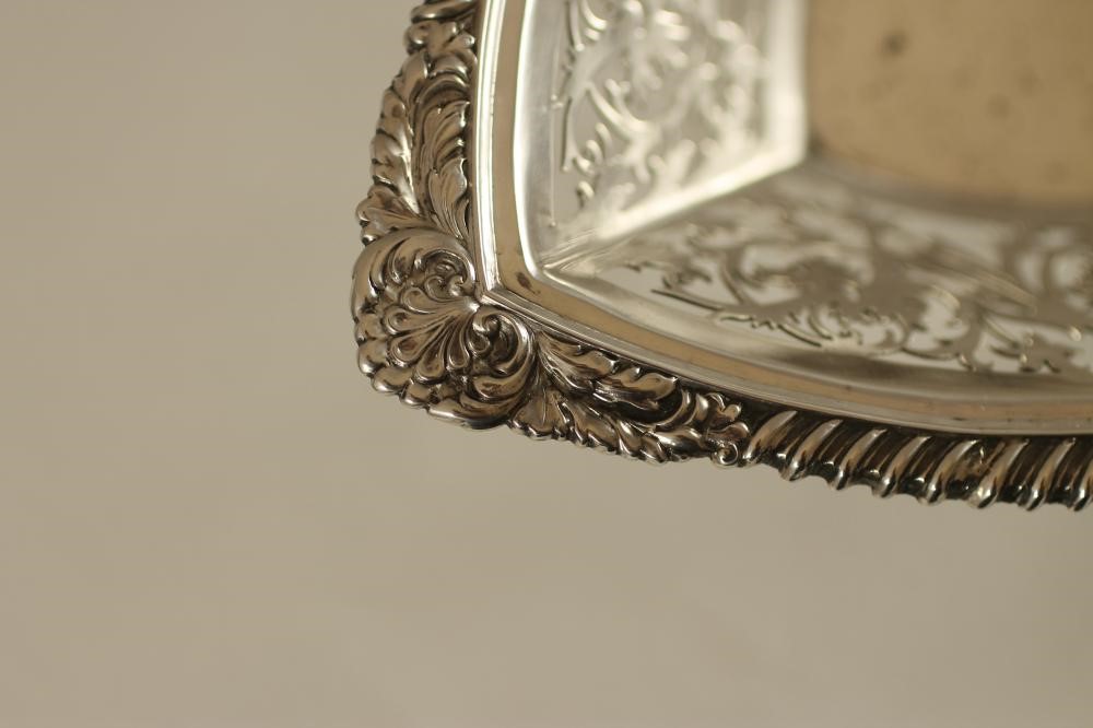 A LATE VICTORIAN SILVER BASKET Image