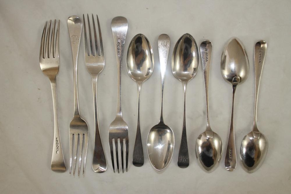 A SET OF FOUR EARLY VICTORIAN SILVER TABLE FORKS Image