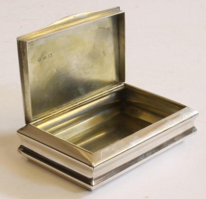 A WILLIAM IV SILVER TABLE SNUFF BOX Image