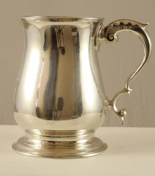 A GEORGE III SILVER MUG Image