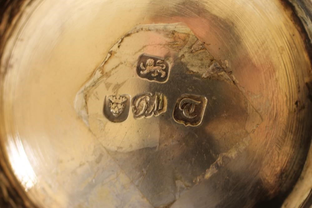 A GEORGE III SILVER MUG Image