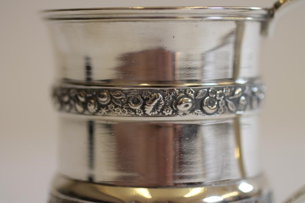 A GEORGE IV SILVER PEDESTAL CUP Image