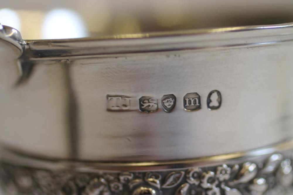 A GEORGE IV SILVER PEDESTAL CUP Image