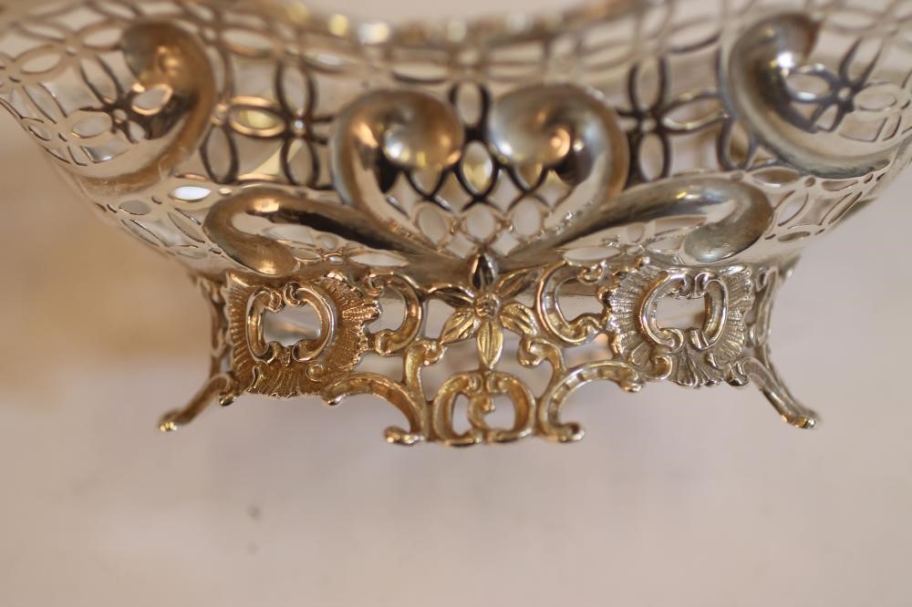 A LATE VICTORIAN SILVER DISH Image