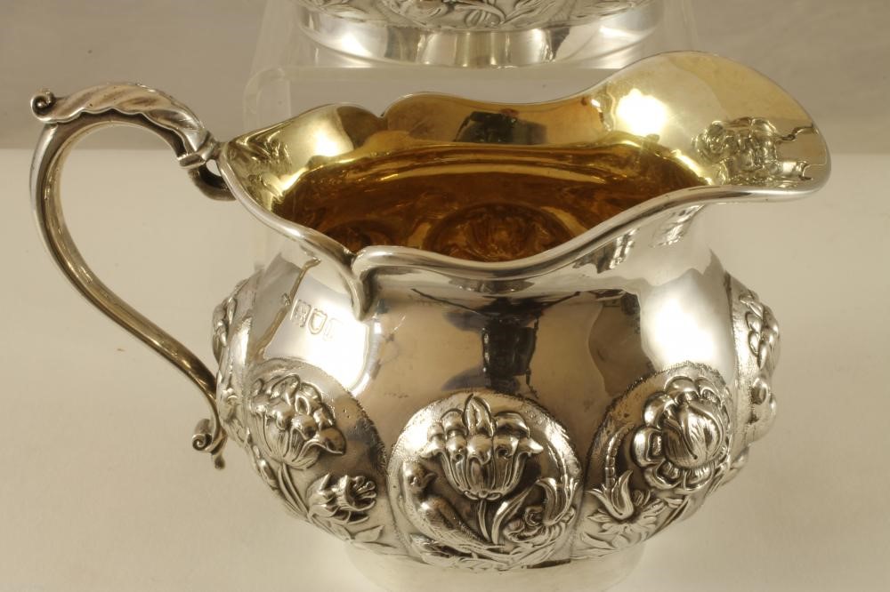 A COMPOSITE EDWARDIAN SILVER MILK JUG AND SUGAR BASIN Image