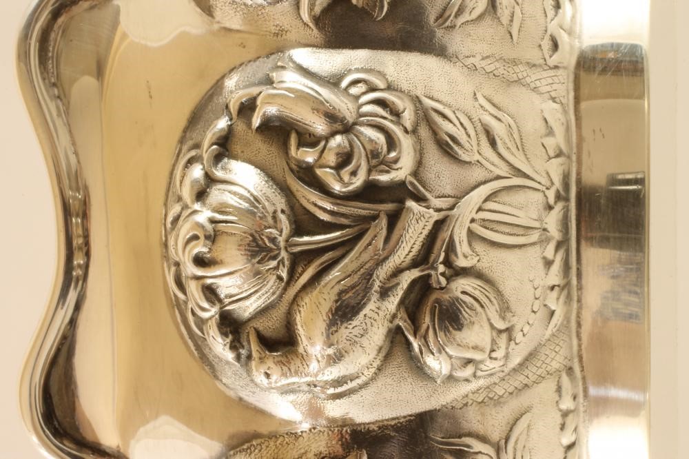 A COMPOSITE EDWARDIAN SILVER MILK JUG AND SUGAR BASIN Image