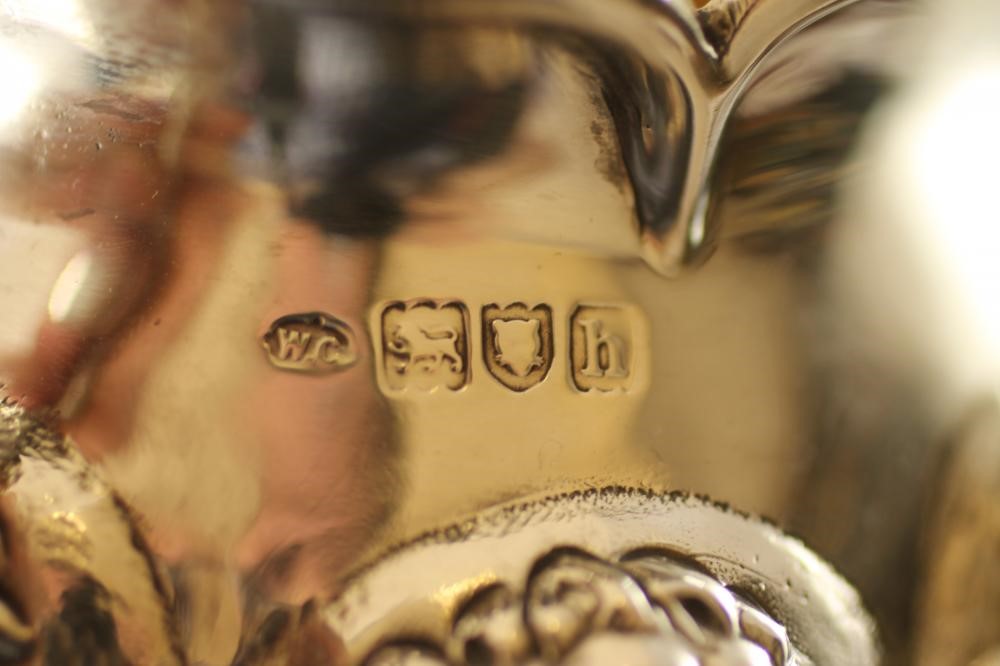 A COMPOSITE EDWARDIAN SILVER MILK JUG AND SUGAR BASIN Image