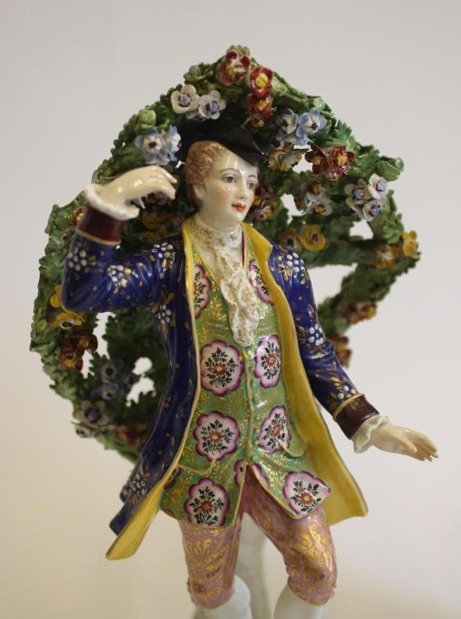 A PAIR OF FRENCH PORCELAIN DANCING FIGURES Image