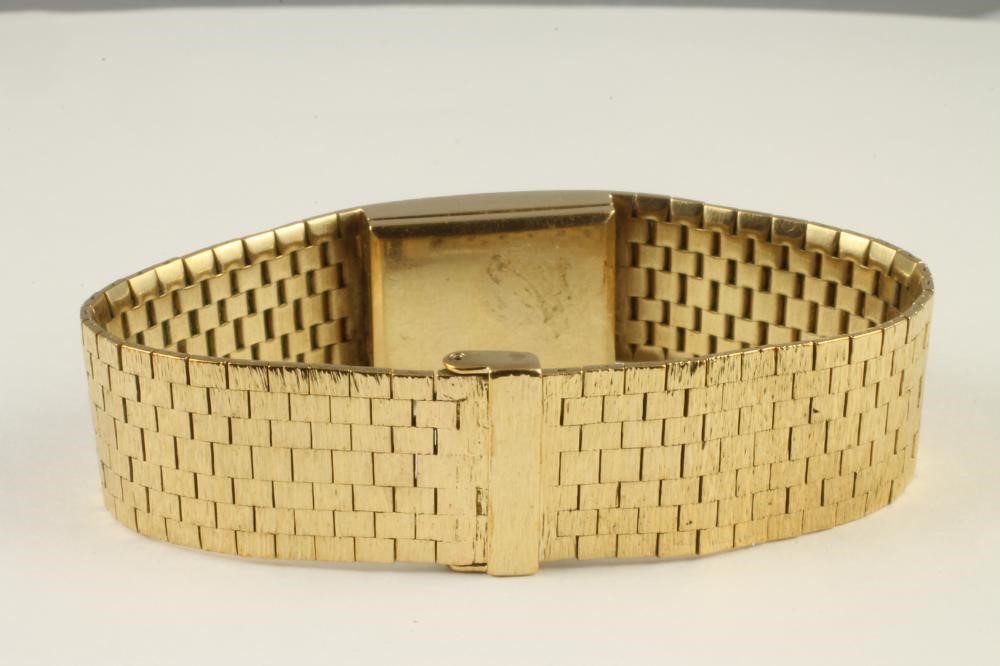 A LADY'S 9CT GOLD BUECHE GIROD WRISTWATCH Image