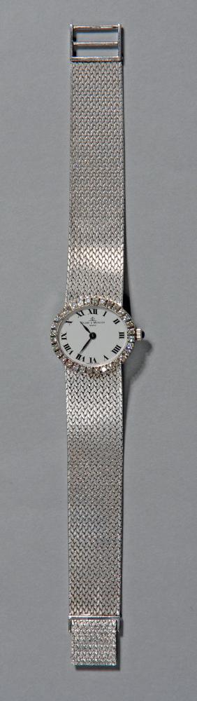 A LADY'S 18CT WHITE GOLD BAUME & MERCIER WRISTWATCH Image