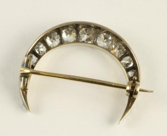 A DIAMOND CRESCENT BROOCH Image