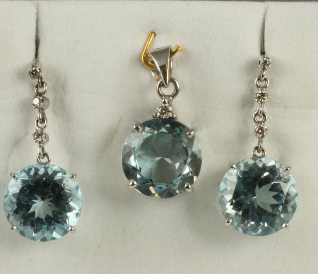A PAIR OF BLUE TOPAZ DROP EARRINGS AND MATCHING PENDANT Image