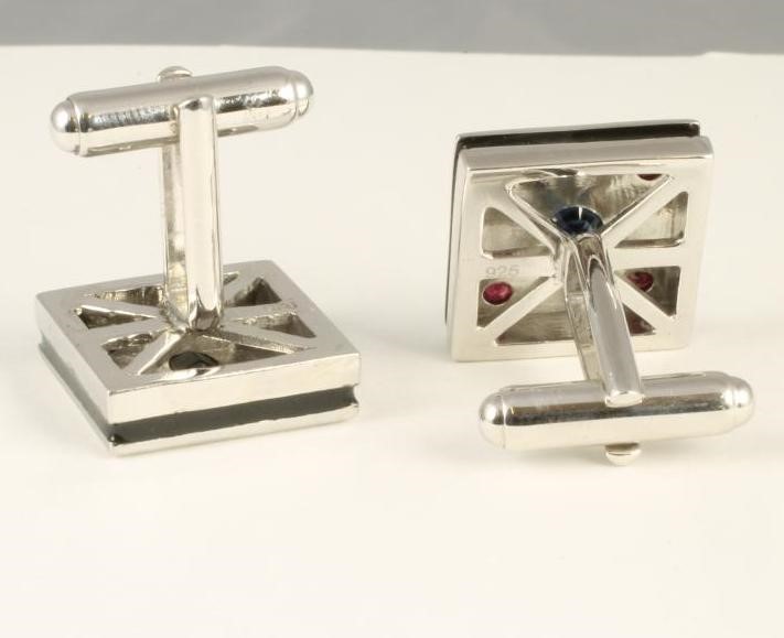 A PAIR OF MODERN SILVER CUFFLINKS Image