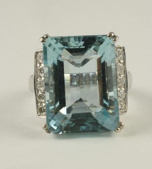 AN ART DECO STYLE AQUAMARINE AND DIAMOND COCKTAIL RING Image