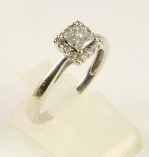 A DIAMOND CLUSTER RING Image